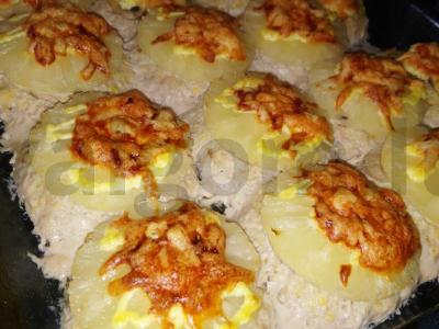 Kepti kotletai su ananasais pagrindine nuotrauka