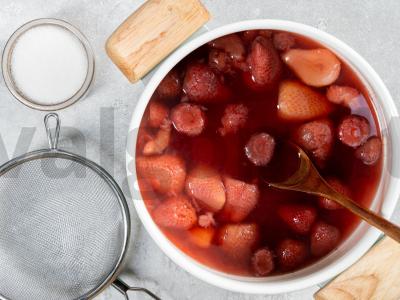 Šaldyta braškių grietinė Žingsnis 1