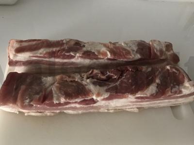 Šonkauliukas, keptas su česnakais ir prieskoniais Žingsnis 1