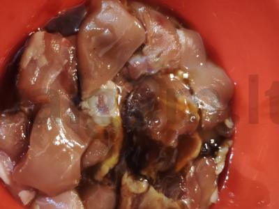 Vištienos kebabas ant iešmelių Žingsnis 1