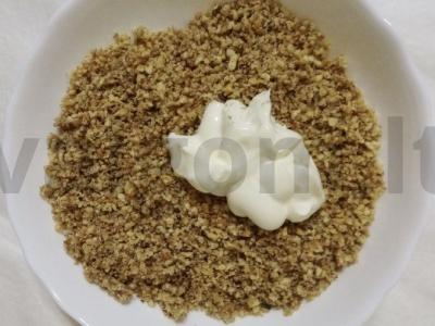 Aštrūs cervalat suktinukai su sūriu, riešutais, česnaku ir citrina Žingsnis 1