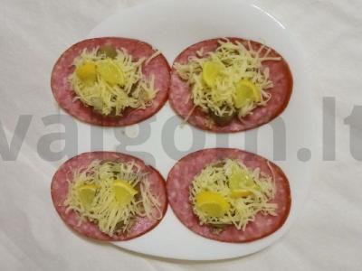 Aštrūs cervalat suktinukai su sūriu, riešutais, česnaku ir citrina Žingsnis 3