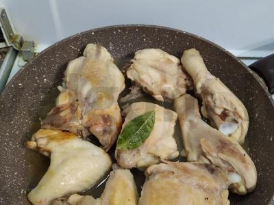 Kepta vištiena pagrindine nuotrauka