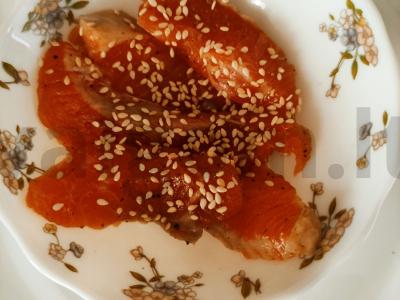 Švelniai sūdyta lašiša su sezamo sėklomis pagrindine nuotrauka