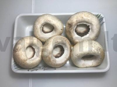 Orkaitėje kepti grybai, įdaryti vištiena ir sūriu Žingsnis 1