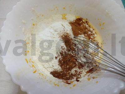 Spalvingi ir skanūs moliūgų keksiukai Žingsnis 2