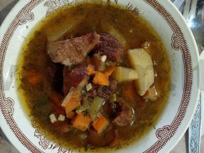 Jautienos troškinys su grybais katile pagrindine nuotrauka
