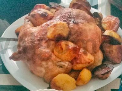 Vištiena su bulvėmis orkaitėje pagrindine nuotrauka