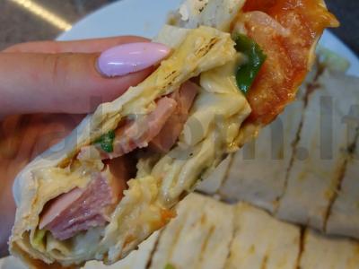 Šiltas, sotus vyniotinis pagrindine nuotrauka