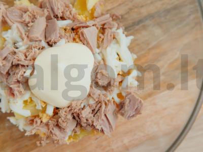 Žuvies salotos su grybais ir graikiniais riešutais Žingsnis 4