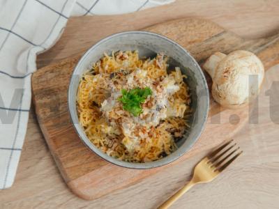 Žuvies salotos su grybais ir graikiniais riešutais pagrindine nuotrauka