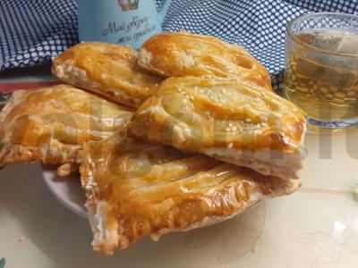 Dešros ir sūrio paplotėliai pagrindine nuotrauka