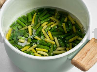 Salotos su vištiena ir šparaginėmis pupelėmis Žingsnis 1