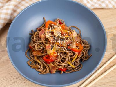 Soba su šonine ir paprikomis pagrindine nuotrauka