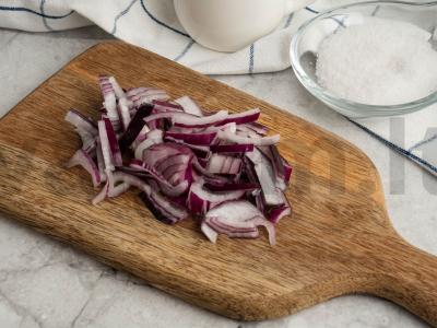 Bulvių košė su kepta konservuota žuvimi ir svogūnais Žingsnis 1