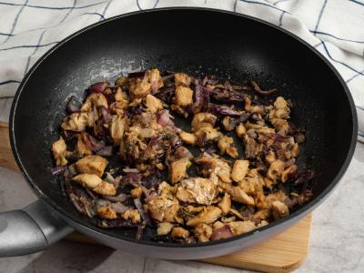 Bulvių košė su kepta konservuota žuvimi ir svogūnais Žingsnis 3