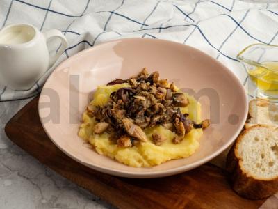 Bulvių košė su kepta konservuota žuvimi ir svogūnais Žingsnis 4