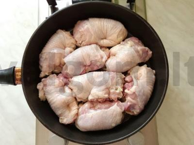 Kepti grybai su vištienos šlaunelėmis Žingsnis 3