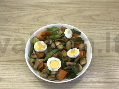 Daržovių salotos su keptais grybais Žingsnis 5