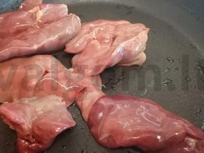 Naminis vištienos kepenėlių paštetas Žingsnis 1