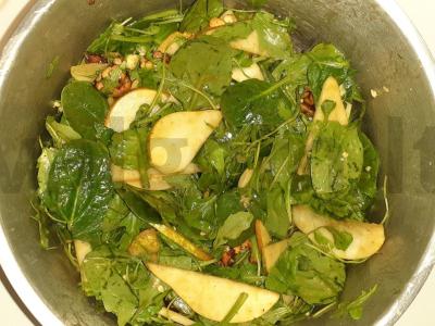 Neįprastos salotos su kriauše, riešutais ir mėlynuoju sūriu Žingsnis 3