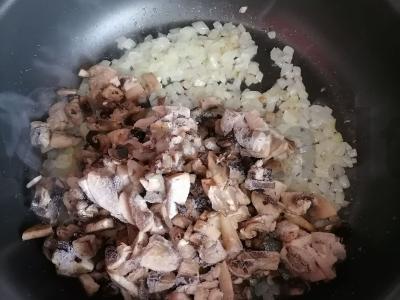 Itališki makaronai su vištiena ir grybais grietinės padaže Žingsnis 2