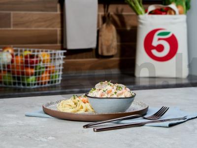 Grietinėlės padažas su krevetėmis pagrindine nuotrauka