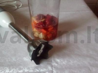 Kokteilis su burokėliais, morkomis, obuoliais ir ciberžole Žingsnis 4