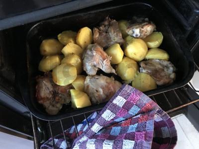 Vištiena ir bulvės pagrindine nuotrauka