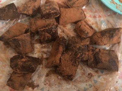 Trijų ingredientų triufelių saldainiai Žingsnis 4