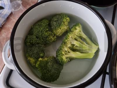 Lašiša su brokoliais bešamelio padaže Žingsnis 1