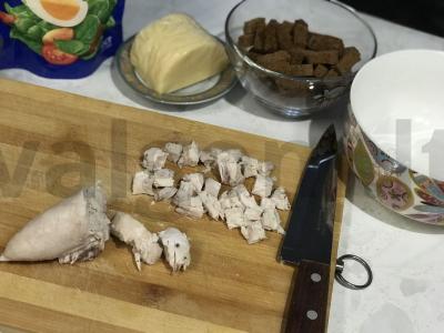 Salotos "Vištiena su česnakais" Žingsnis 1