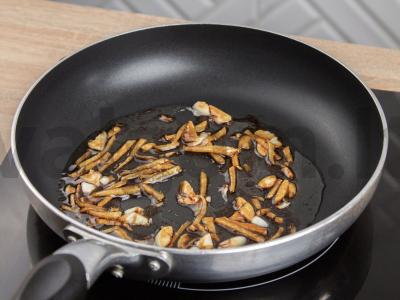 Soba su austrių padažu ir žaliaisiais svogūnais Žingsnis 2