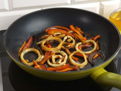 Soba su kalmarais, daržovėmis ir sojų padažu Žingsnis 2