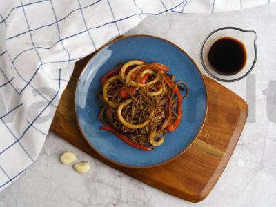 Soba su kalmarais, daržovėmis ir sojų padažu Žingsnis 4