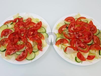 Salotos su vištiena, daržovėmis, kiaušiniais ir skrebučiais Žingsnis 4