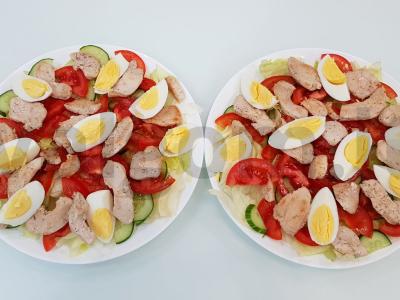 Salotos su vištiena, daržovėmis, kiaušiniais ir skrebučiais Žingsnis 5