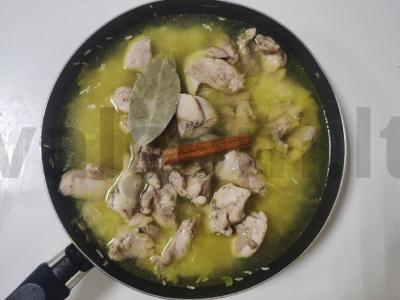 Indiškas plovas su keptomis vištienos šlaunelėmis ir migdolais Žingsnis 2