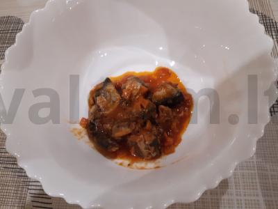 Skanios lapinės salotos su konservuotais maisto produktais Žingsnis 1