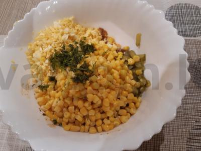 Skanios lapinės salotos su konservuotais maisto produktais Žingsnis 4