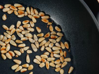 Žuvies salotos su riešutais ir avokadu Žingsnis 2