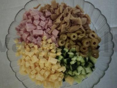 Grybų salotos su marinuotais grybais Žingsnis 1