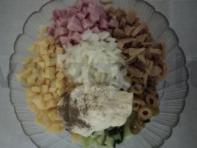 Grybų salotos su marinuotais grybais Žingsnis 2