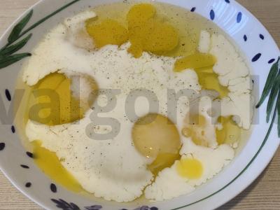 Omletas su pomidorais ir svogūnais Žingsnis 2