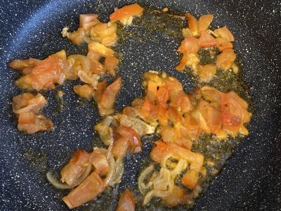 Omletas su pomidorais ir svogūnais Žingsnis 3