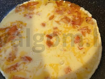 Omletas su pomidorais ir svogūnais Žingsnis 5