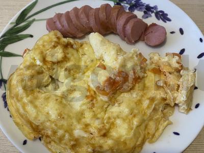 Omletas su pomidorais ir svogūnais pagrindine nuotrauka
