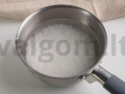 Salotos su saira, ryžiais ir agurkais Žingsnis 1