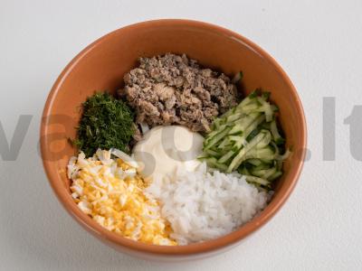 Salotos su saira, ryžiais ir agurkais Žingsnis 6