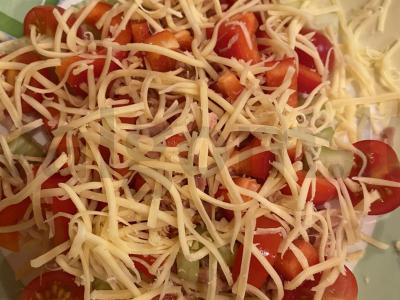 Salotos su tunu, daržovėmis ir skrebučiais Žingsnis 7